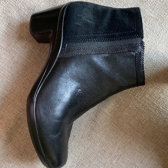 Aravon Black Leather Bootie Size 6.5 NWOT - Picture 1 of 5